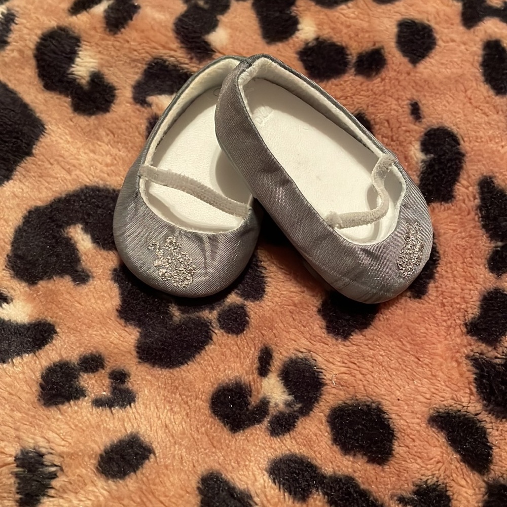 American girl shoe and dress bundle *DOLL NOT INCLUDED - Picture 12 of 12